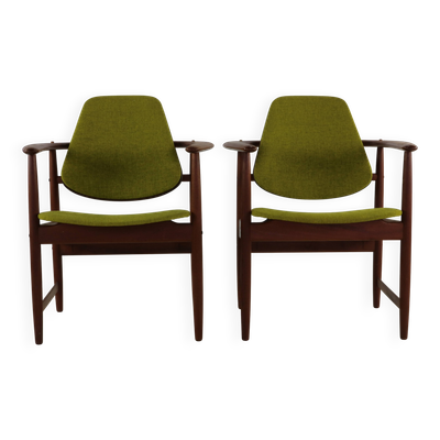 Deux fauteuils lounge en design danois par Arne Hovmand Olsen.