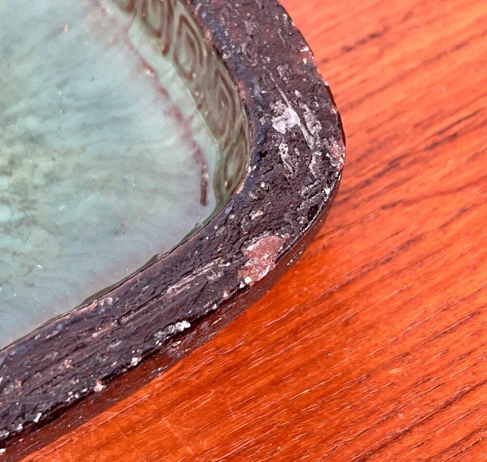 Danish studio pottery bowl from the mid-century by Jytte Trebbien and Harry Nielsen for Tusbo, 1960s.