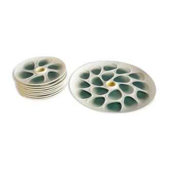 Plates and dishes with oysters Salins