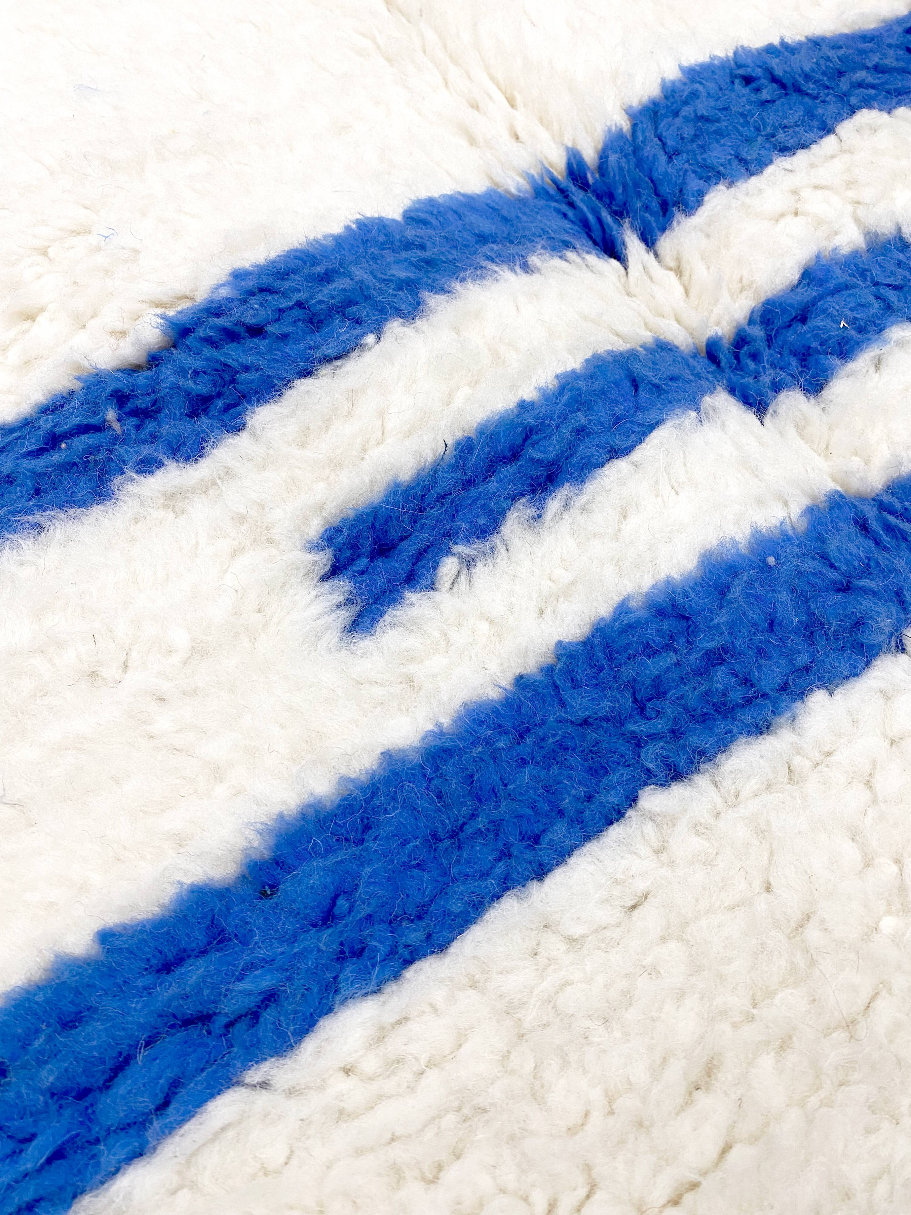 Beni Ouarain Berber rug with Majorelle blue patterns, 2.50x1.65m