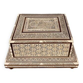 Oriental cigarette box in mother-of-pearl marquetry twentieth musical box