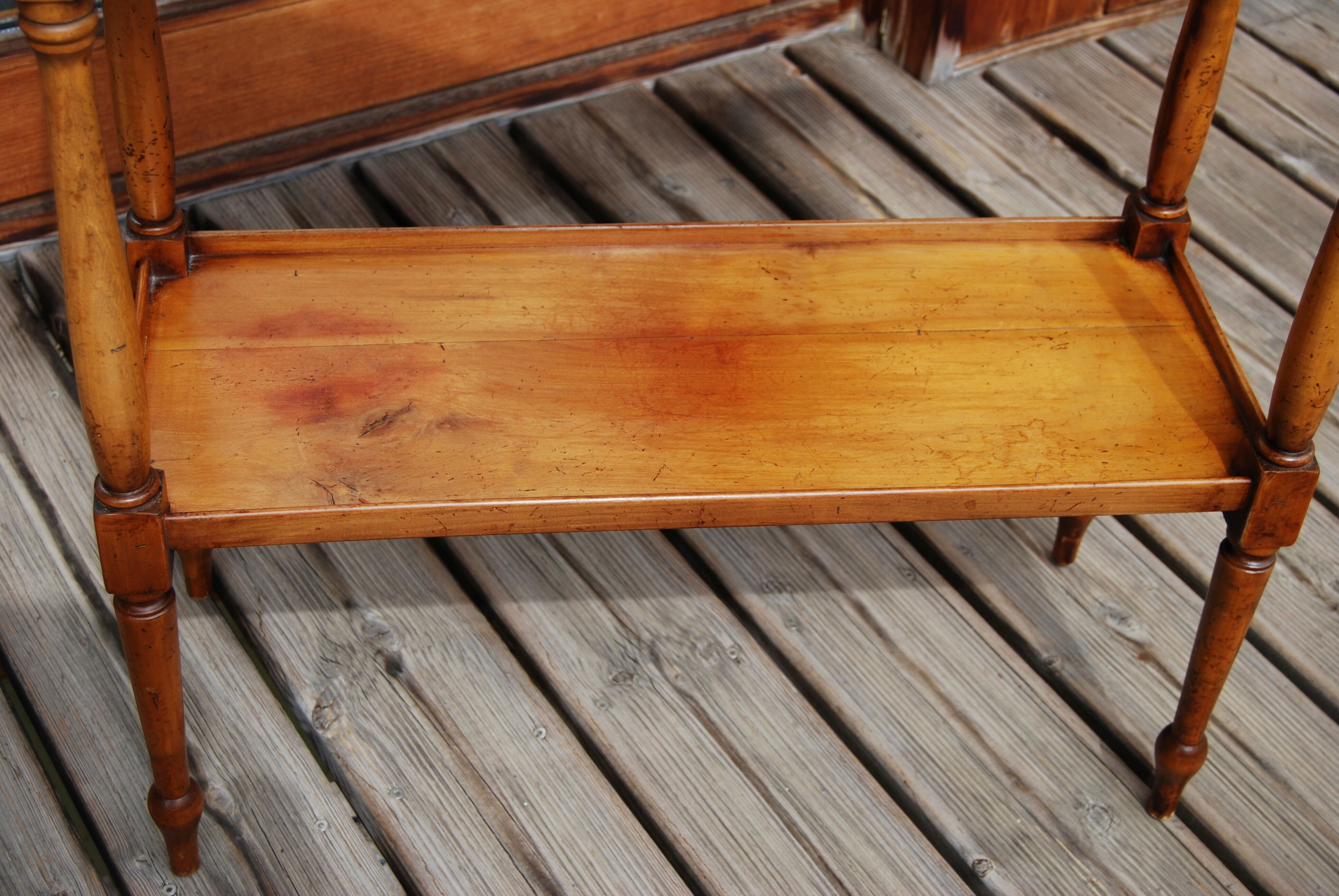 Executive-style indoor planter on feet