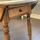 Table ovale en bois bords rabattables