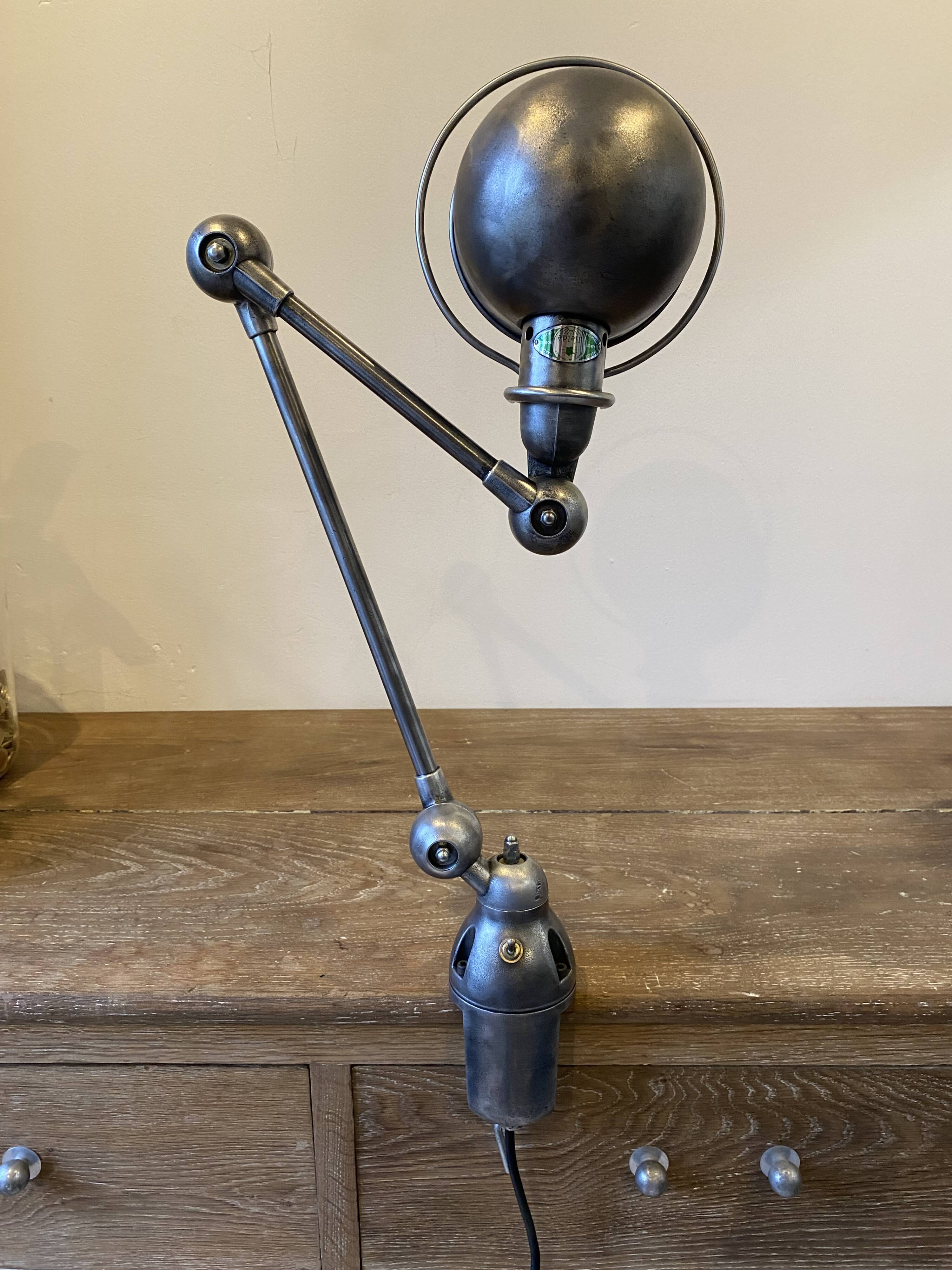Jieldé desk lamp with 2 arms of 40cm and 25cm with a clamp base.
