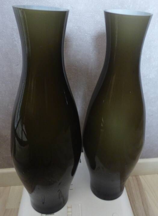 Pair of taupe glass vases – New condition