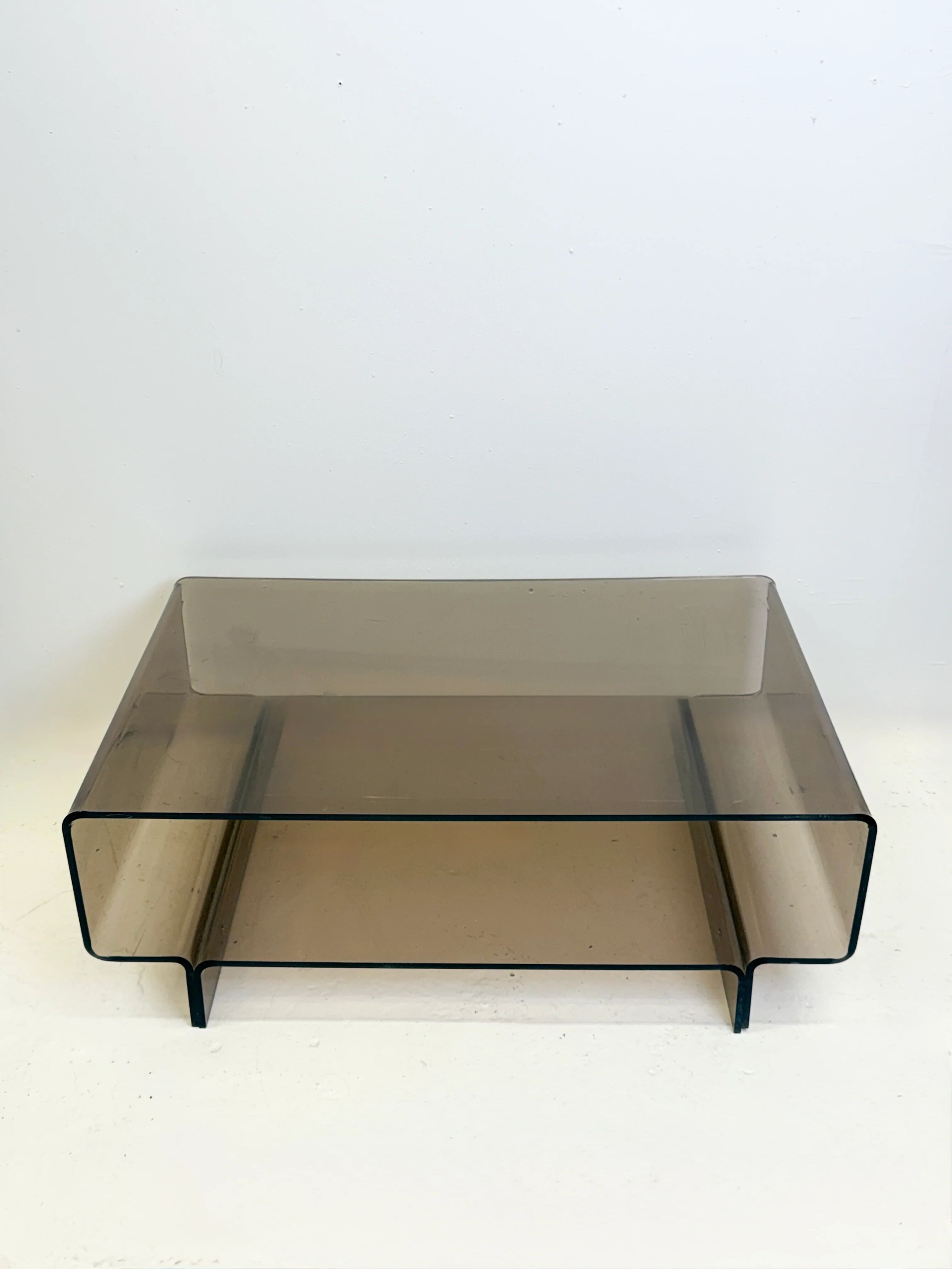 Table basse / meuble d’appoint en plexi fumé, 1970s