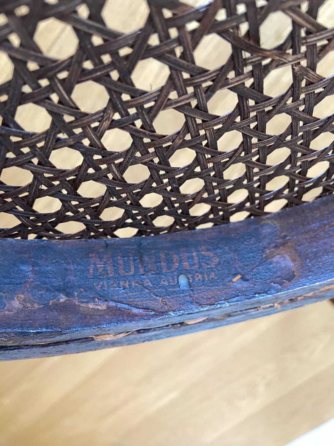 Chaises Bistro en cannage Mundus