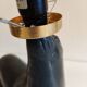 Lampe otarie noire irisée bleue en terre cuite