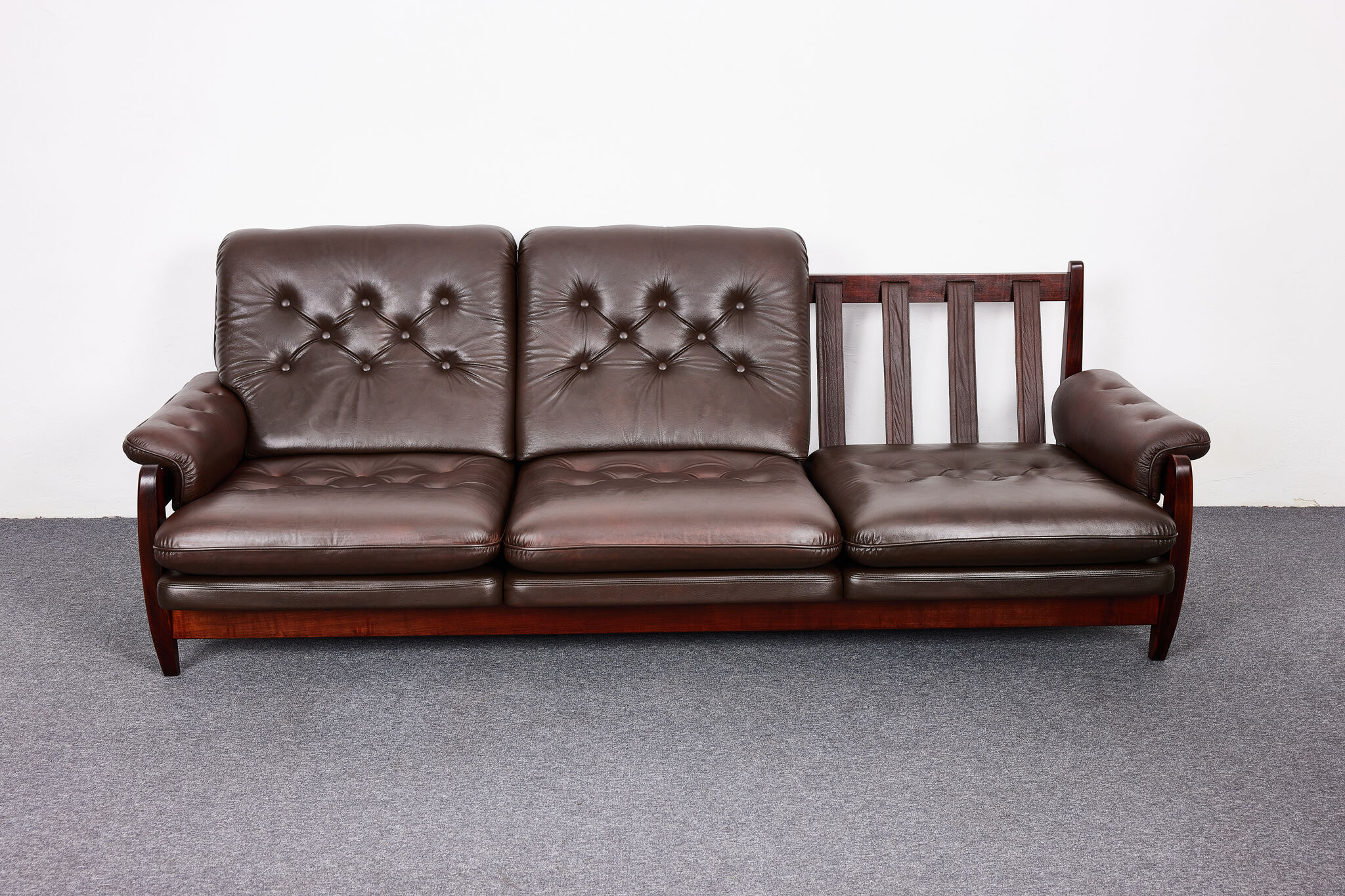 Canapé en palissandre et cuir de veau des années 60, rodeio par jean gillon, 1968