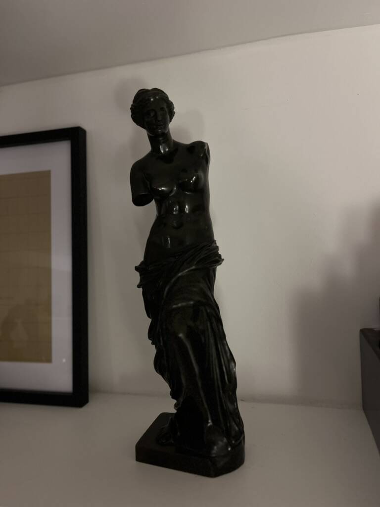 Bronze sculpture of the Venus de Milo by Delesalle