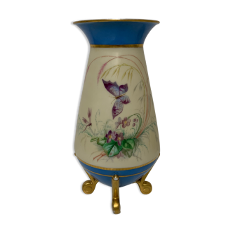 Vase en porcelaine à décor de papillons époque Napoléon 3