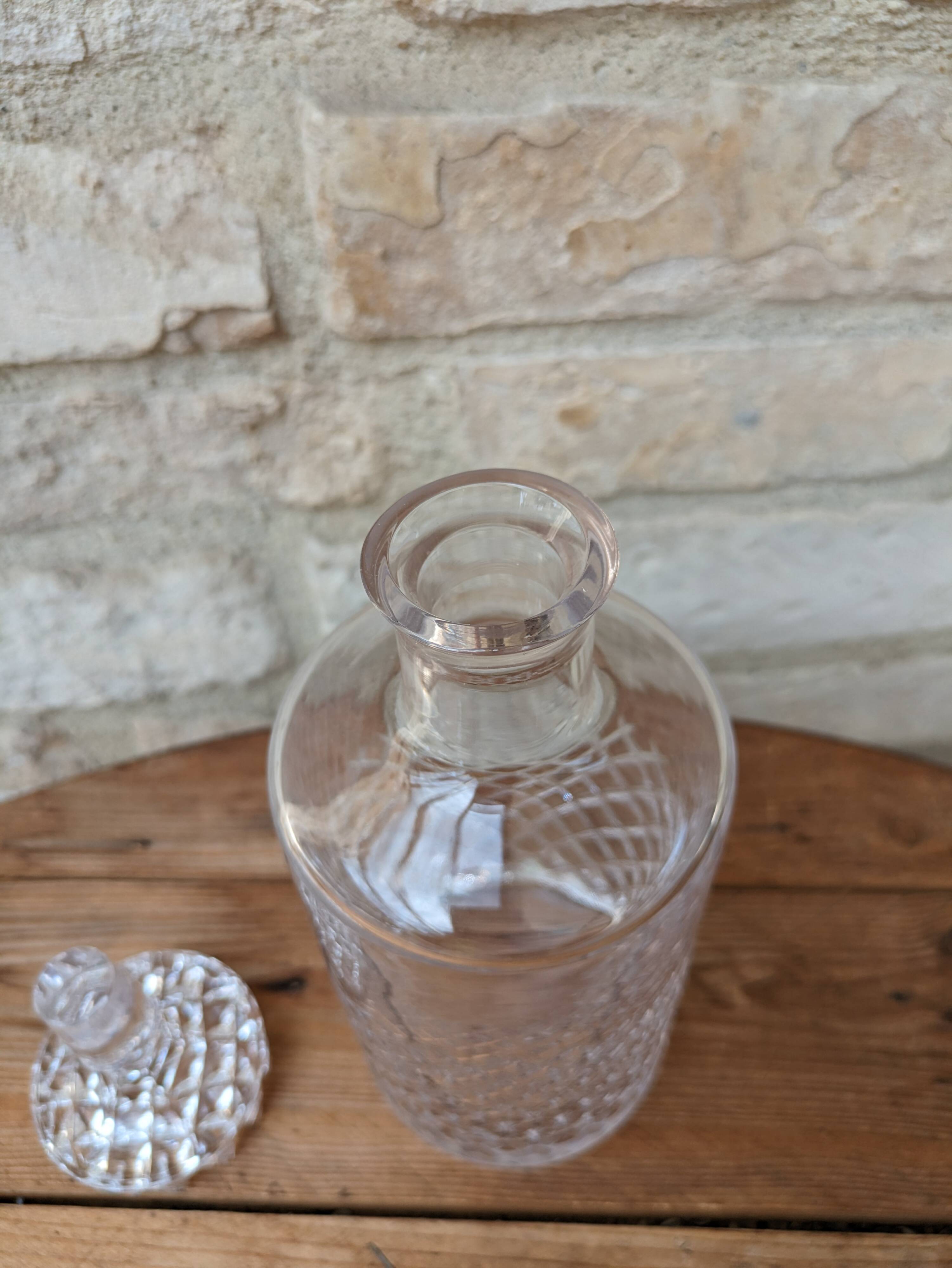 Ancienne carafe en cristal taillé avec bouchon 1l
