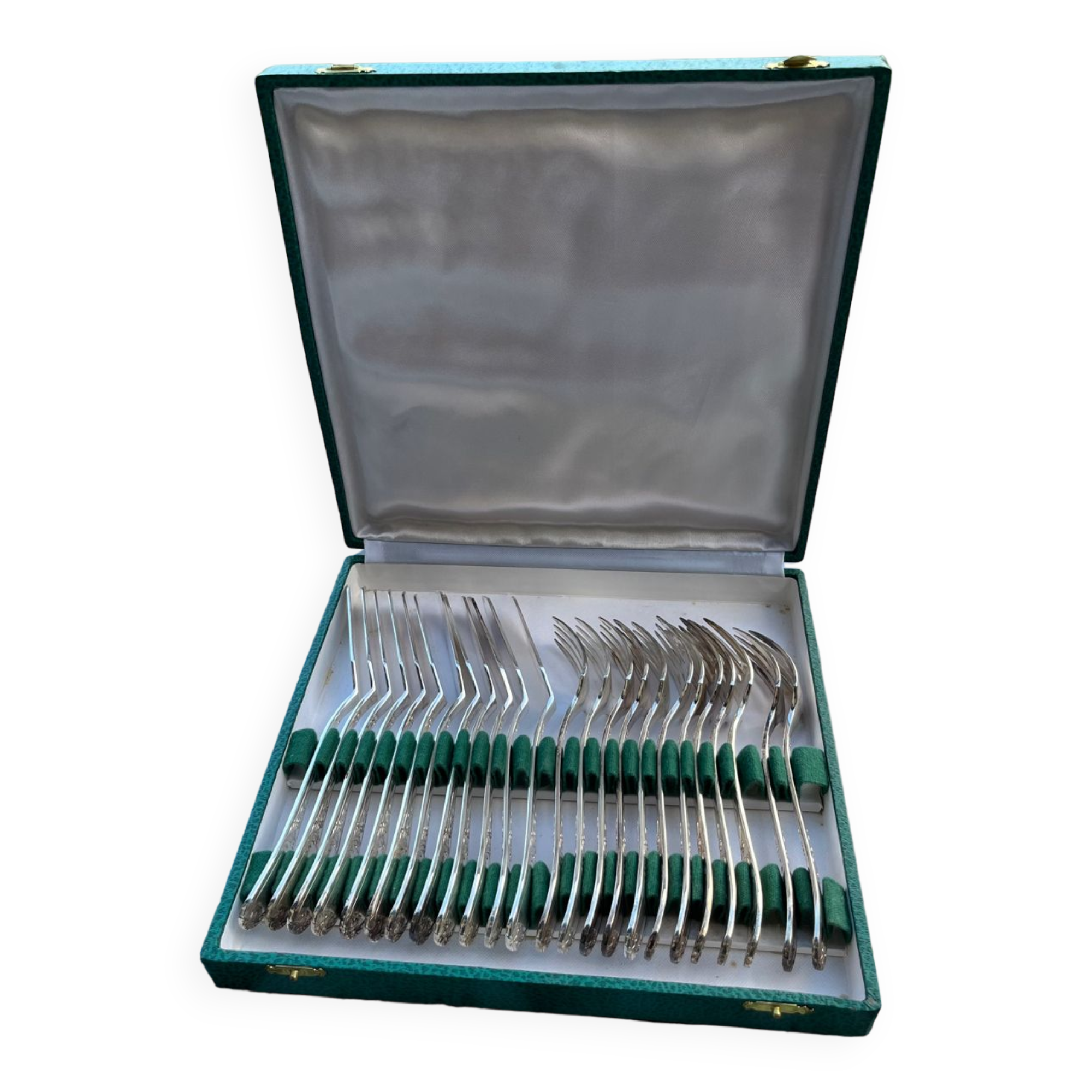 Coffret  de 24 couverts à poisson en métal  argenté