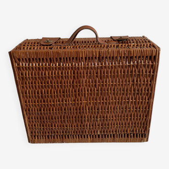 Old wicker and wood suitcase ideal for painter