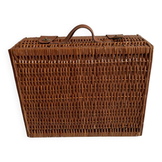 Old wicker and wood suitcase ideal for painter