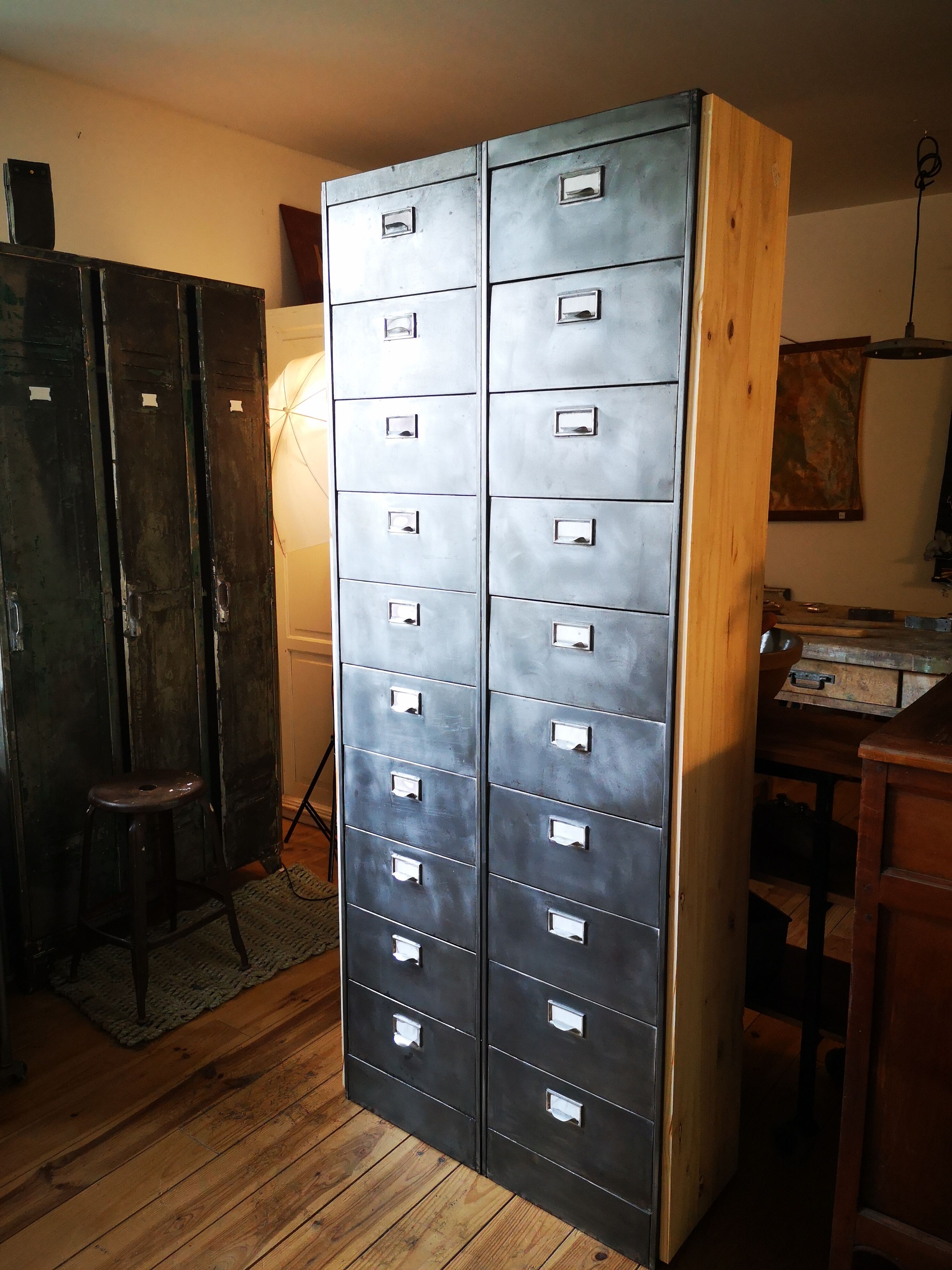 Metal locker column 20 waxed pickled valves dressed in wood