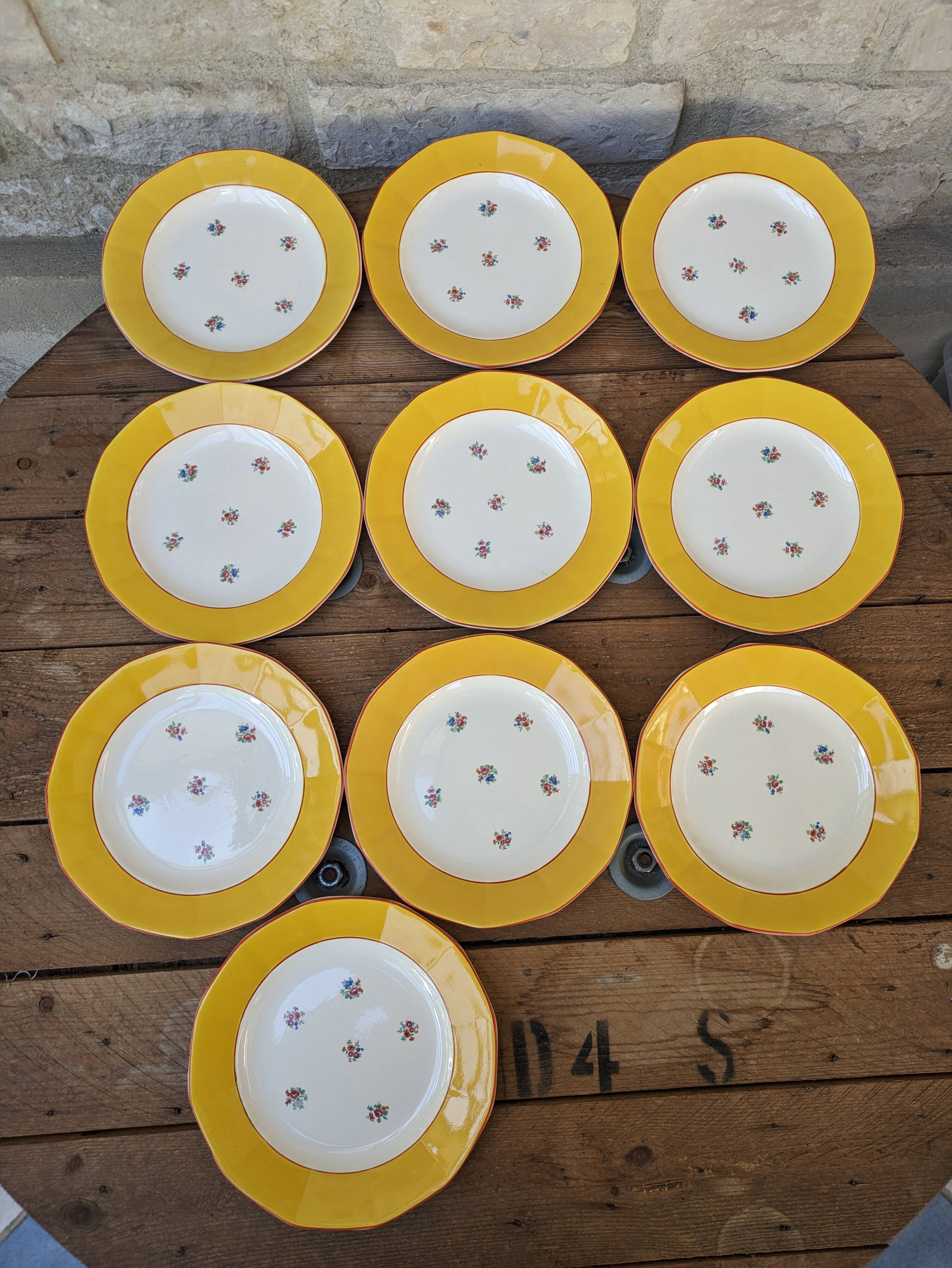 Set of 10 dessert plates with yellow border and floral decoration Sarreguemines