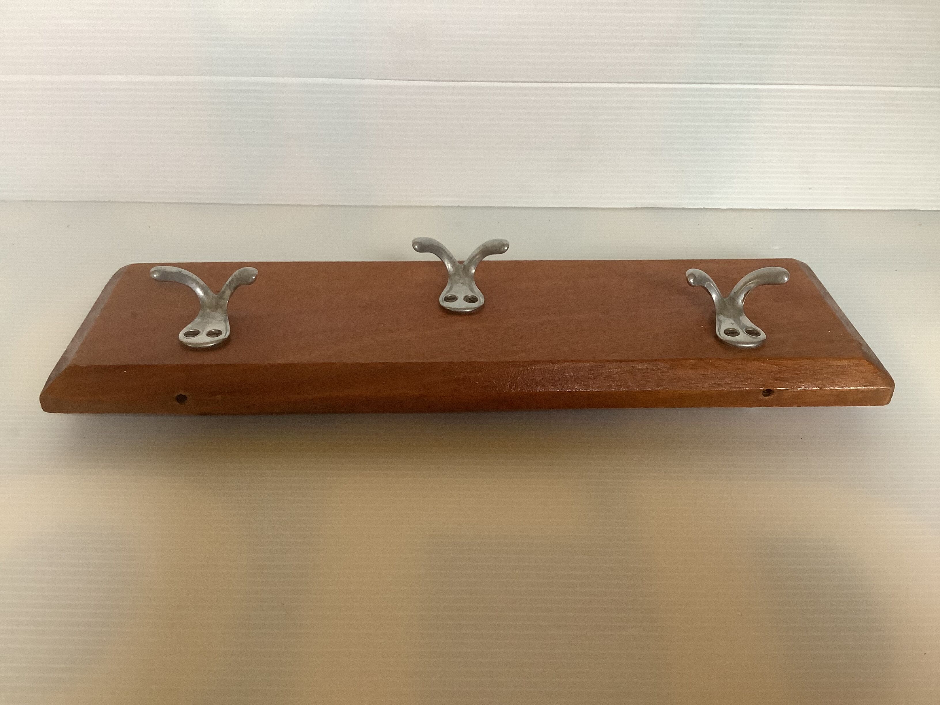 Wooden tea towel holder three double aluminum hooks