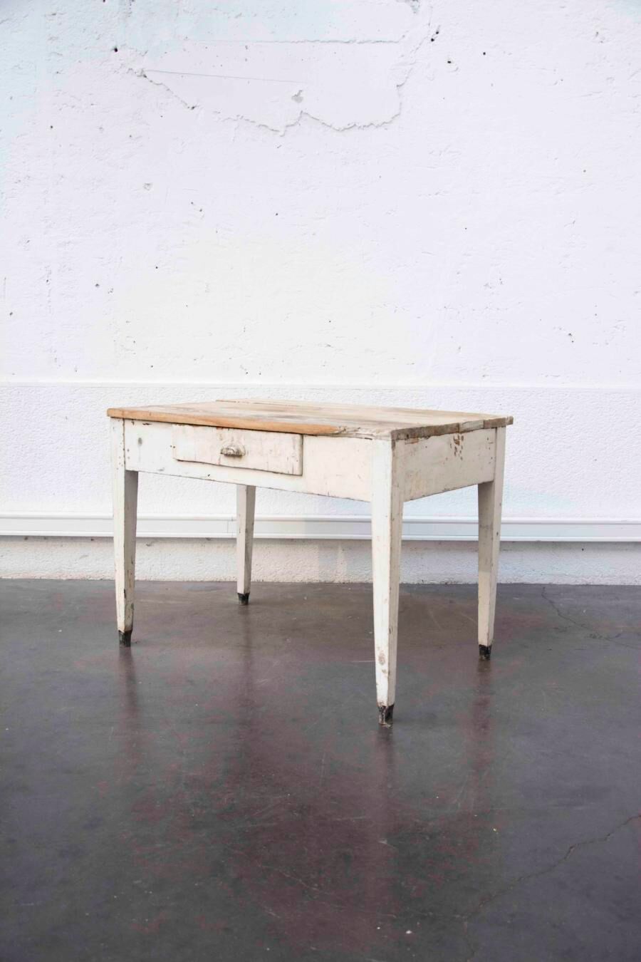 Farm table