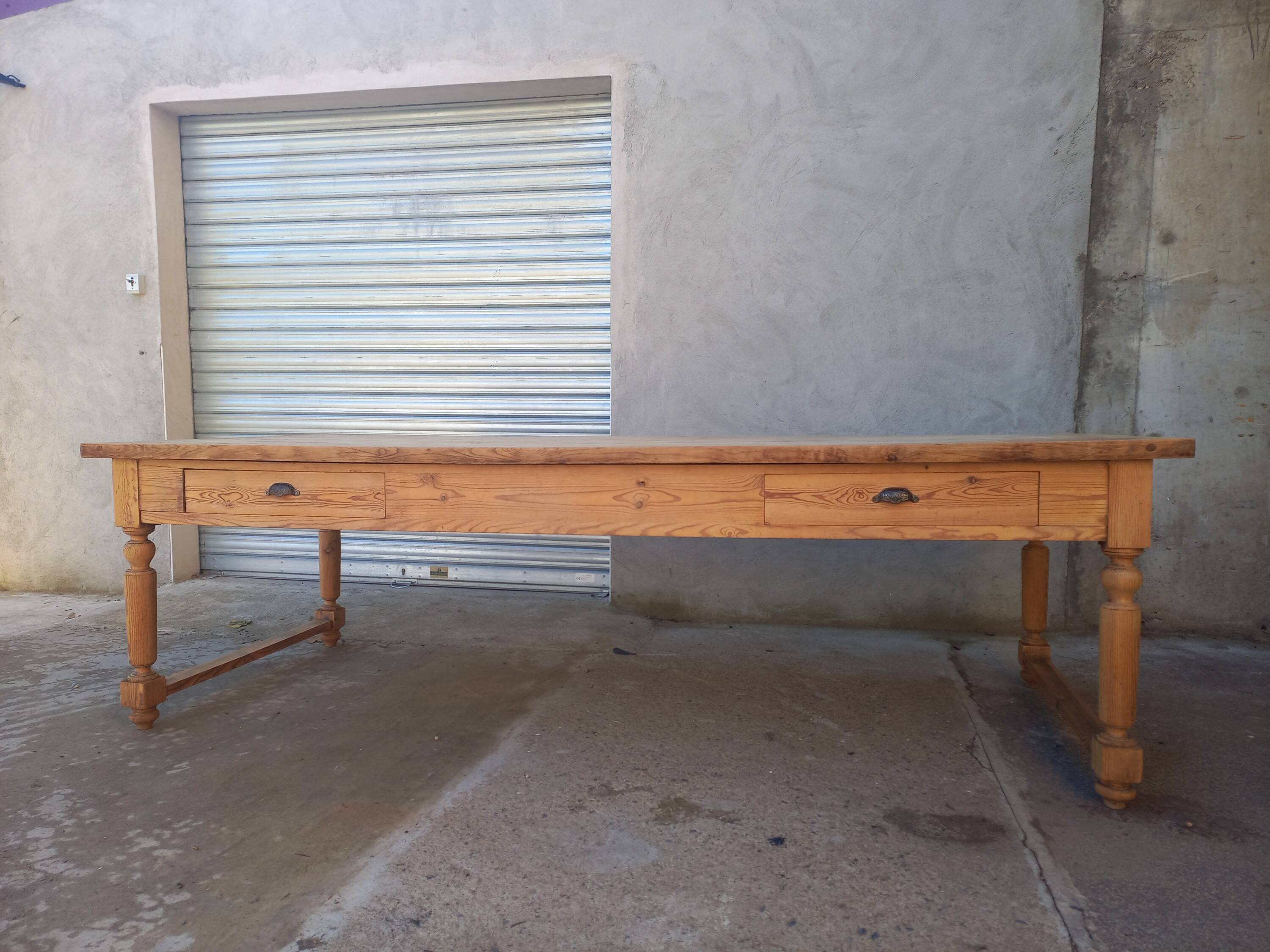 Grande table de communauté en chêne et sapin