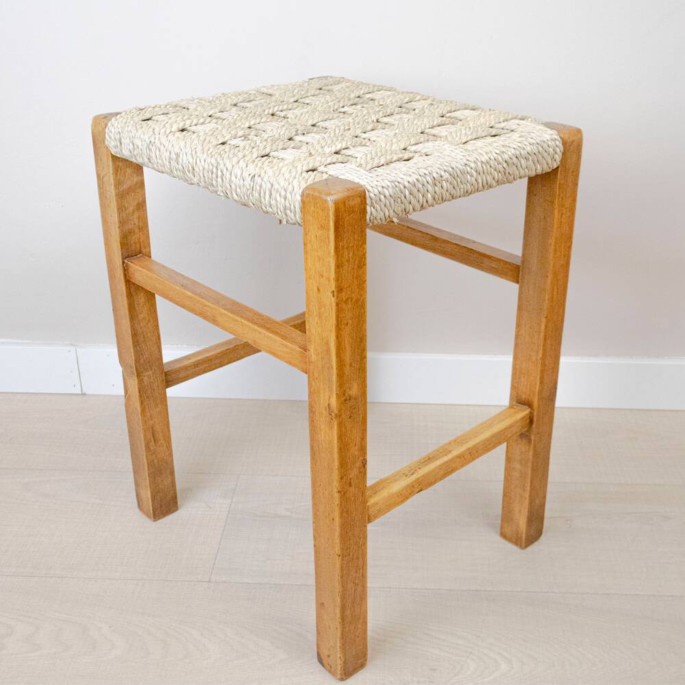 Tabouret bas vintage en bois avec jonc de mer