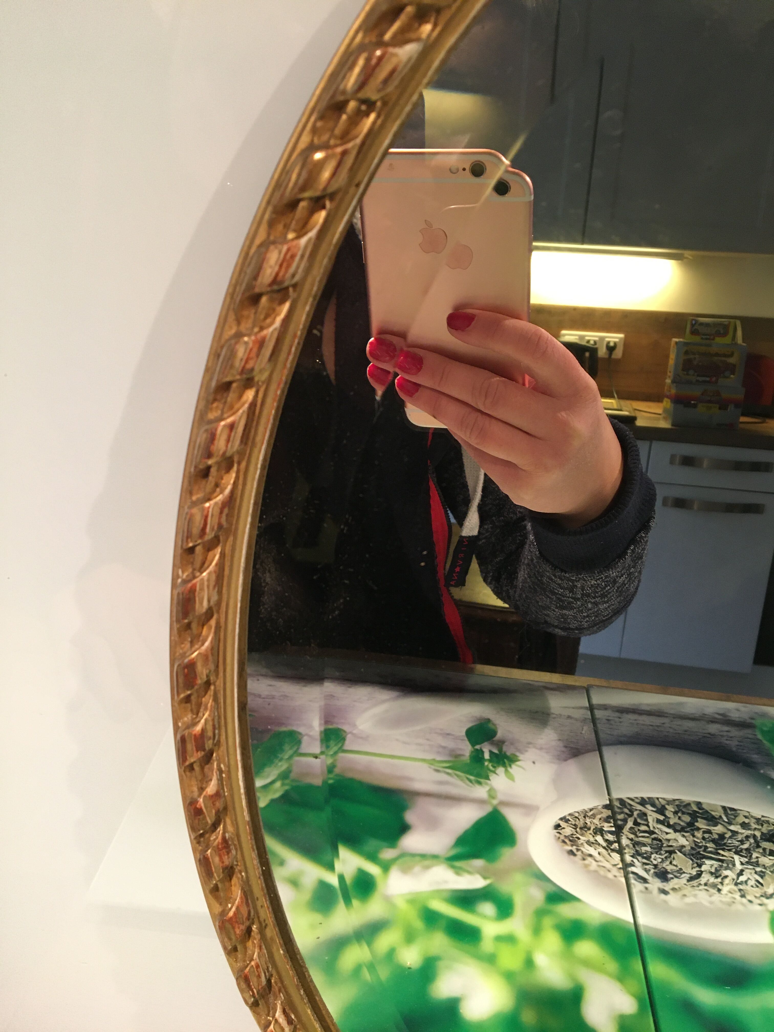 Bevelled golden oval mirror 40x51cm