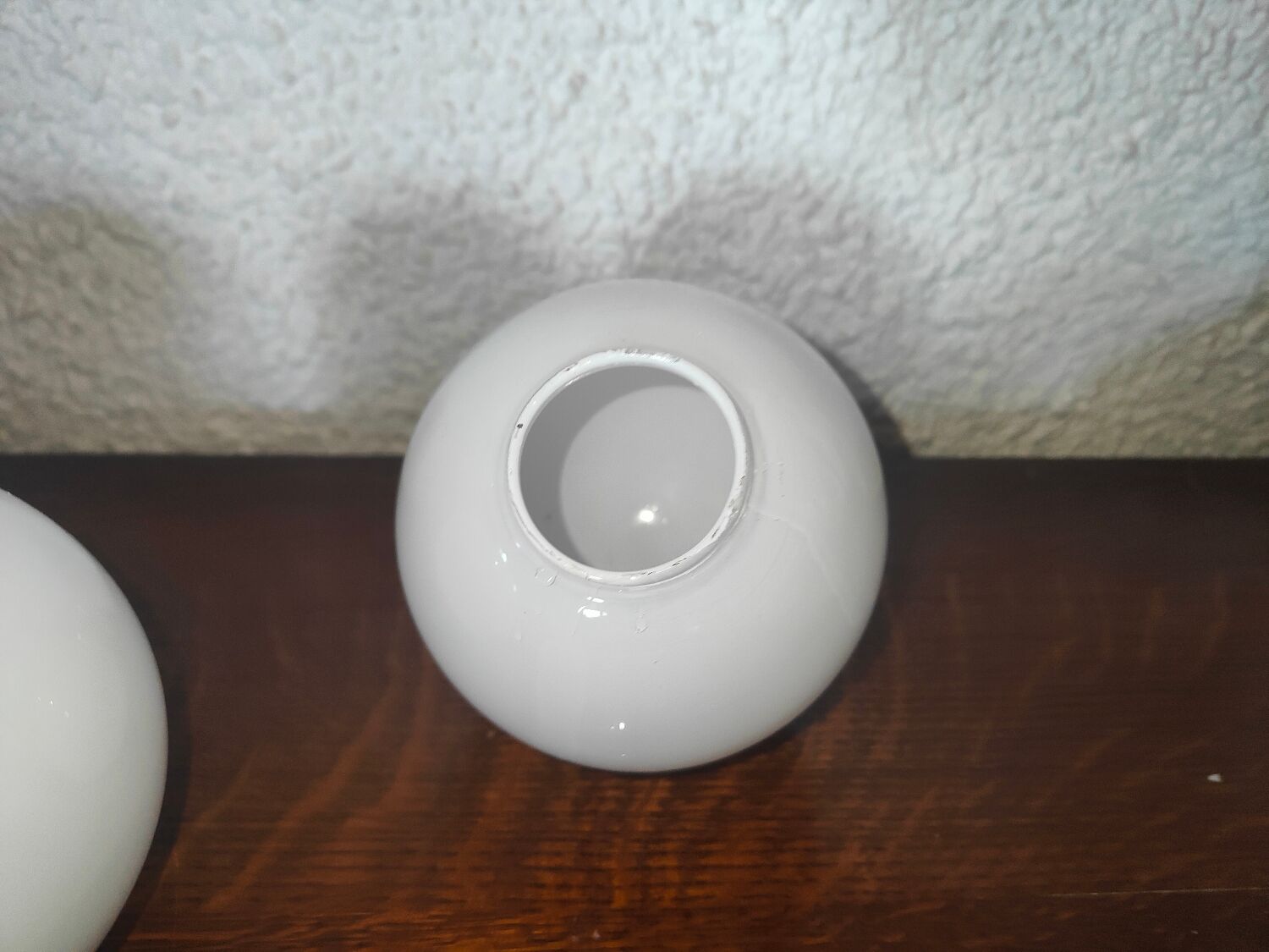 Opaline globe