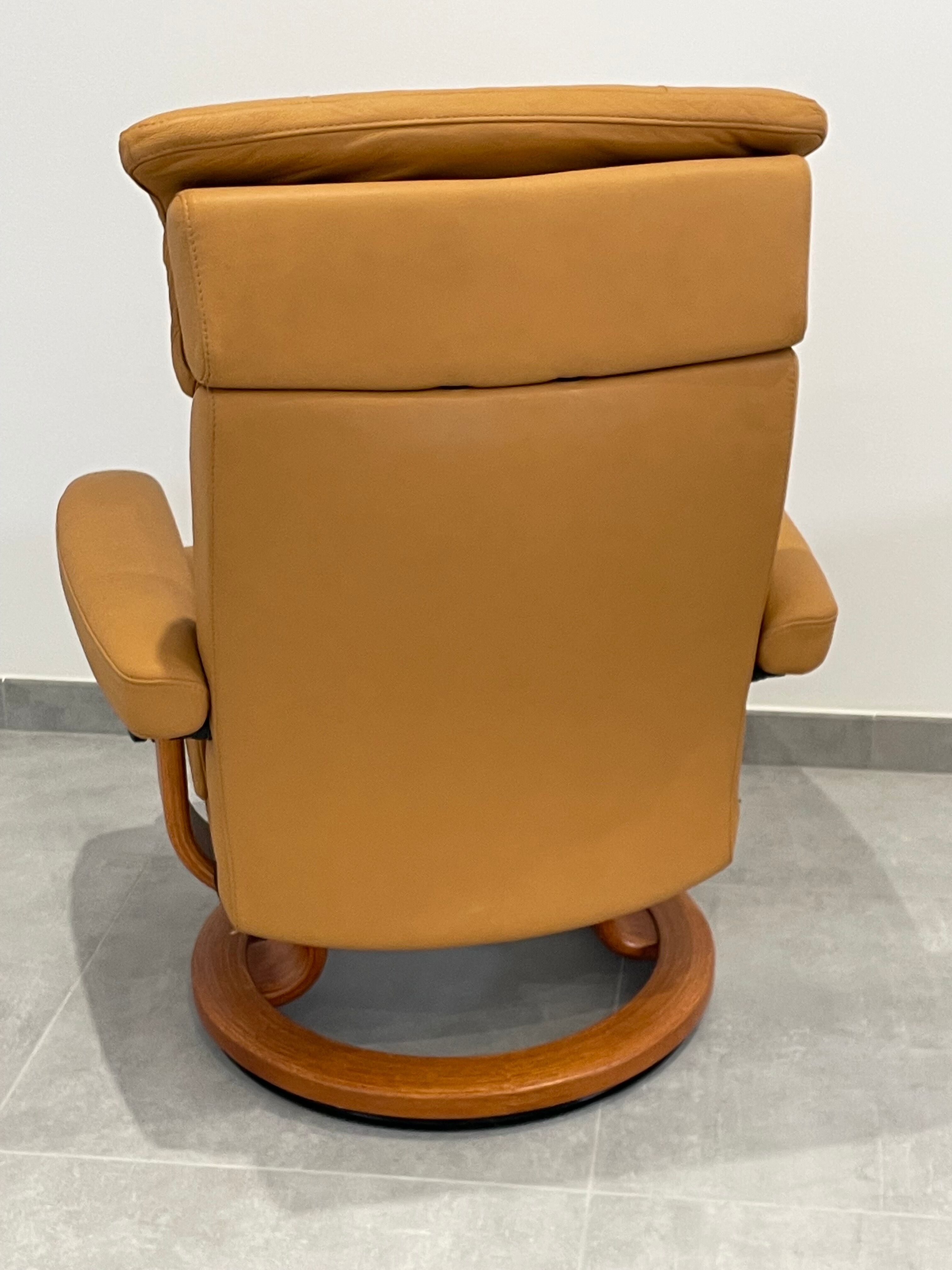 Ekornes chaise longue armchair in Norwegian Scandinavian leather, Chamois