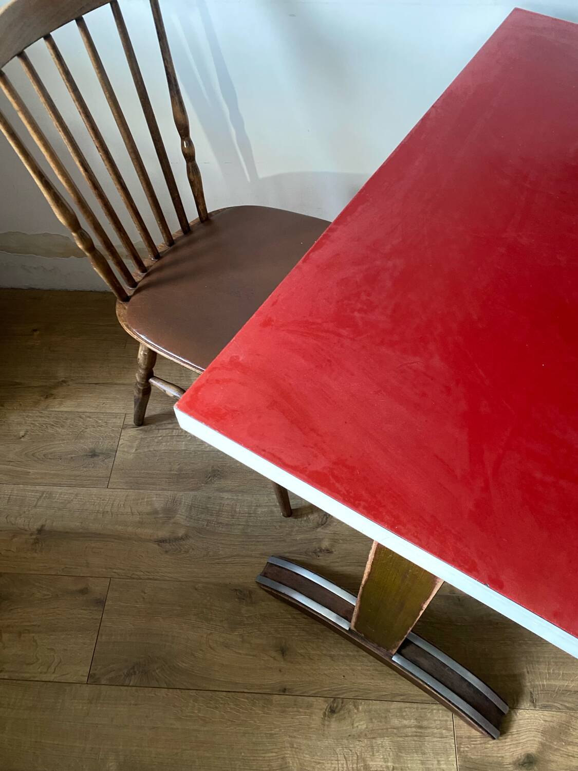 Table bistrot Formica et chaises Baumann