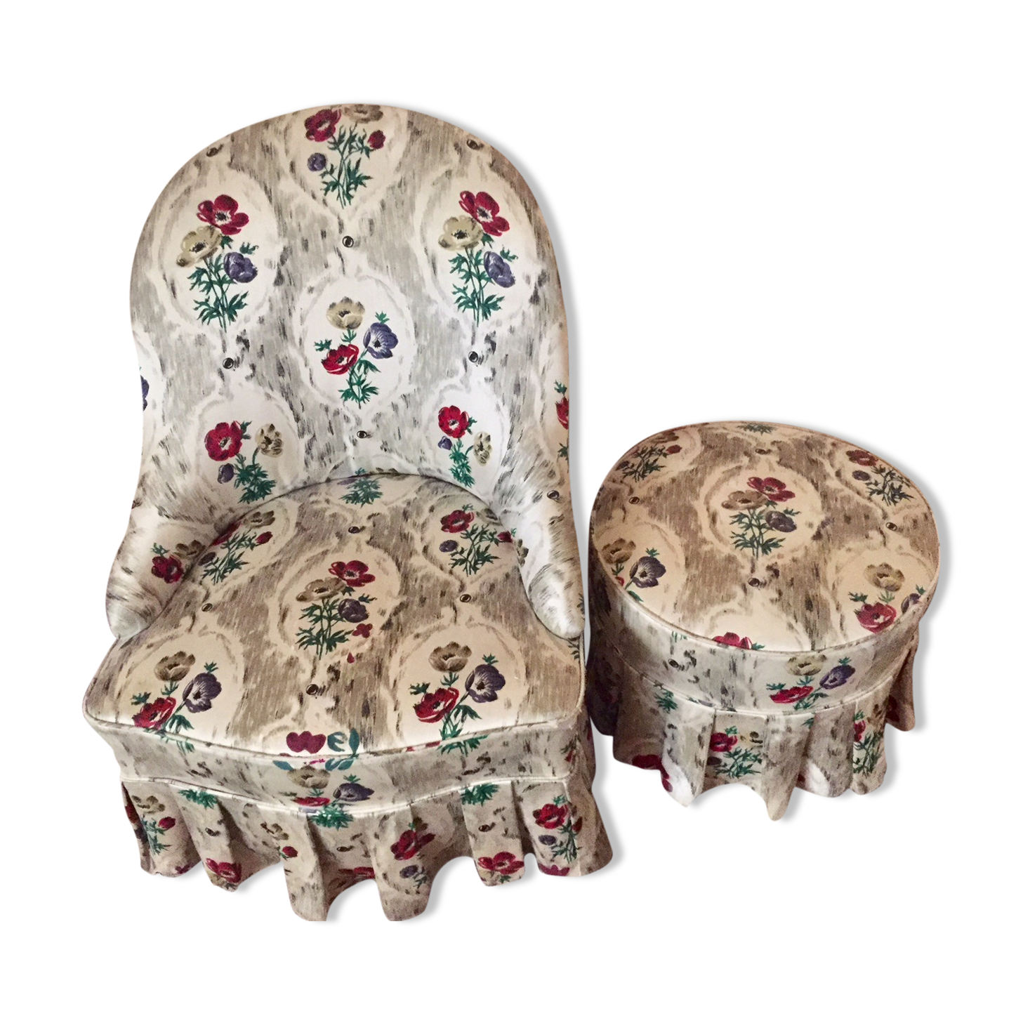 Toad in cloth armchair and its Ottoman