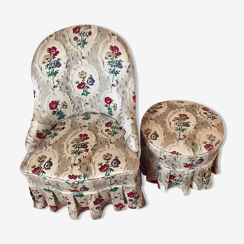 Fauteuil crapaud en tissu et son pouf