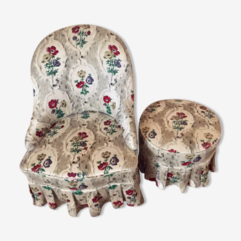 Toad in cloth armchair and its Ottoman