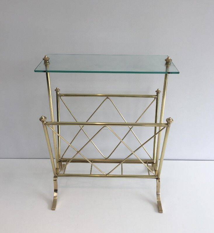 Porte-revues de style néoclassique en laiton et tablette de verre de la Maison Jansen