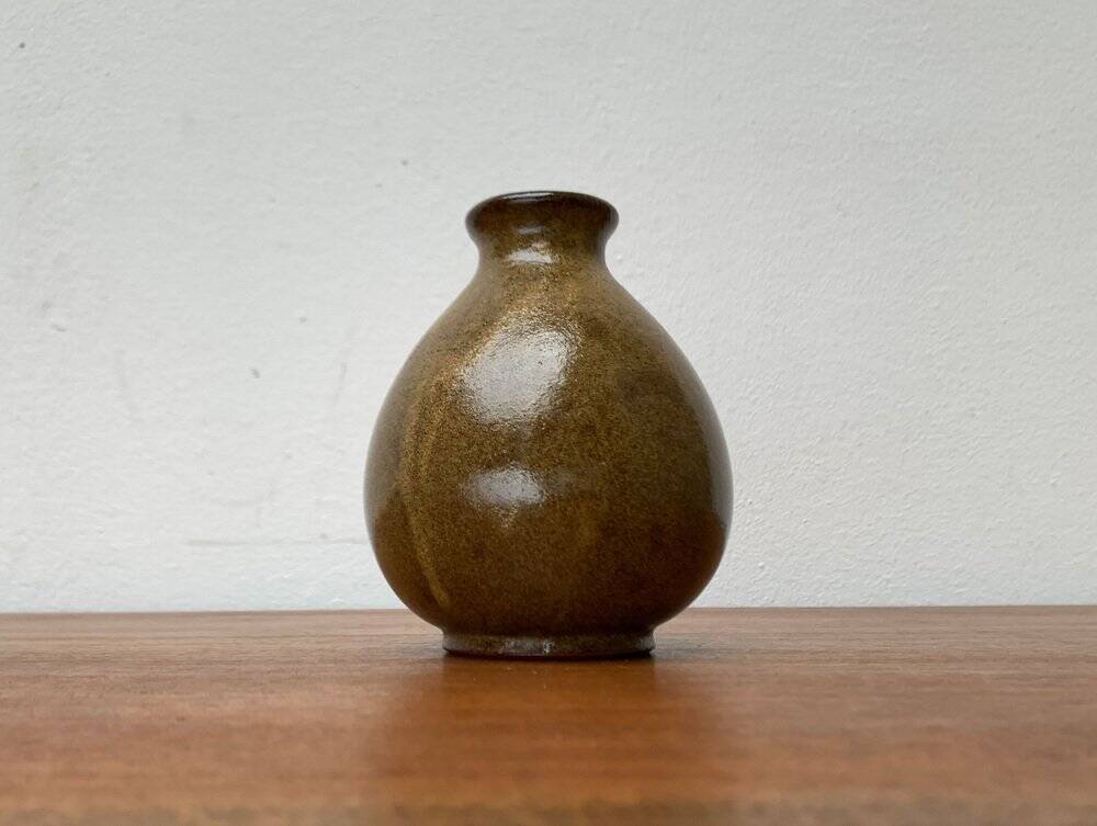 Mid-century German minimalist studio pottery vase by Gudrun Friedrich, Rügen.