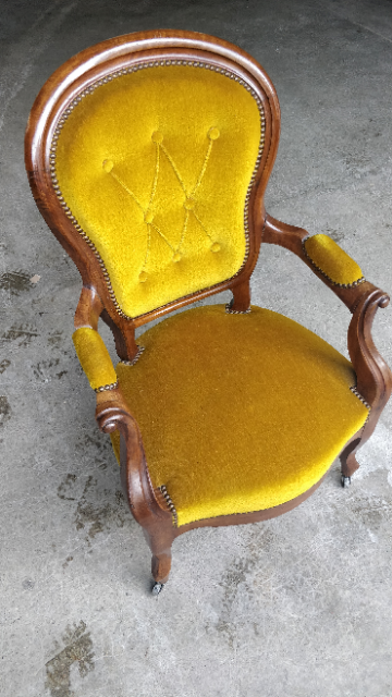 Two "victorien" style chairs