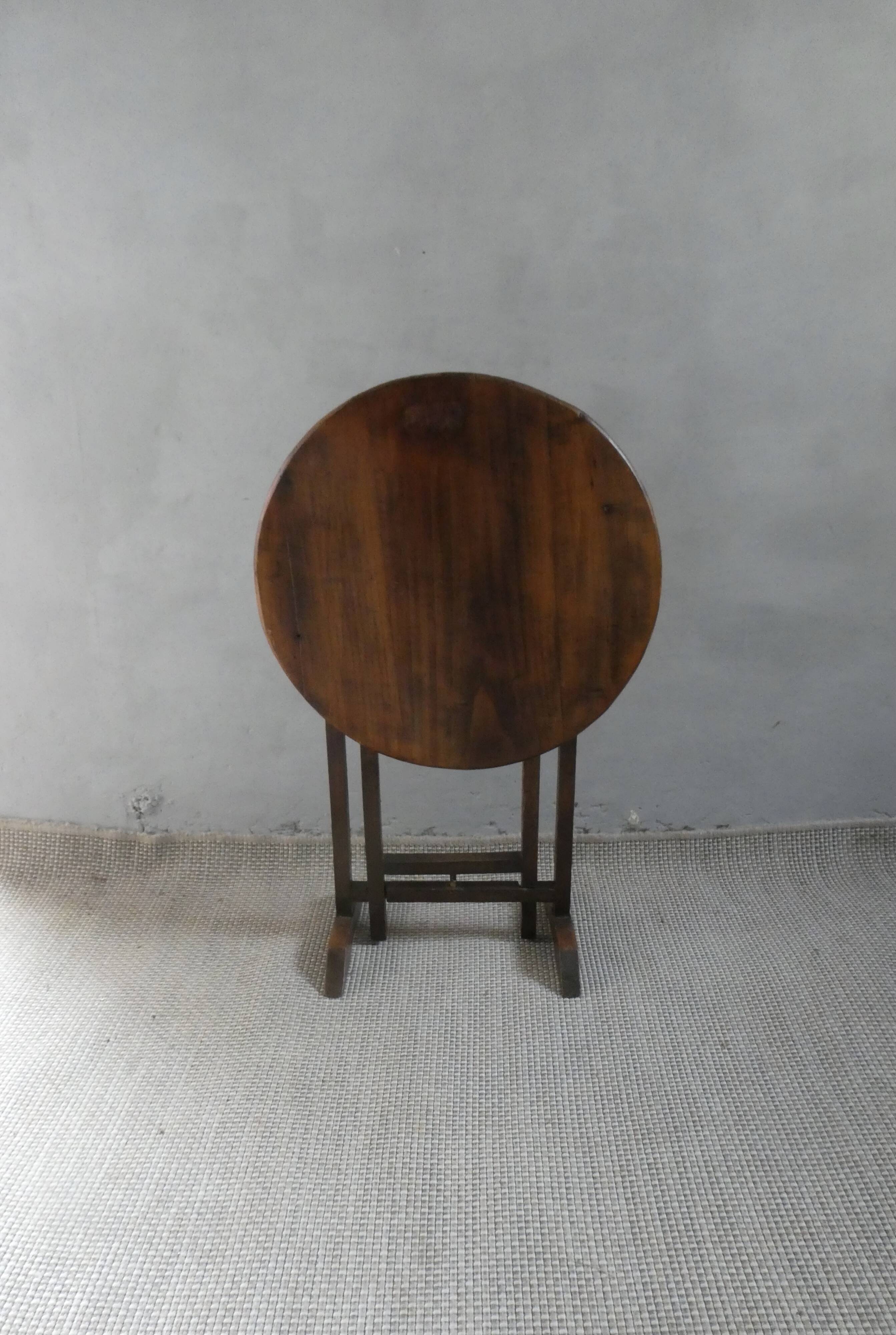 Small table known as a winemaker's table.