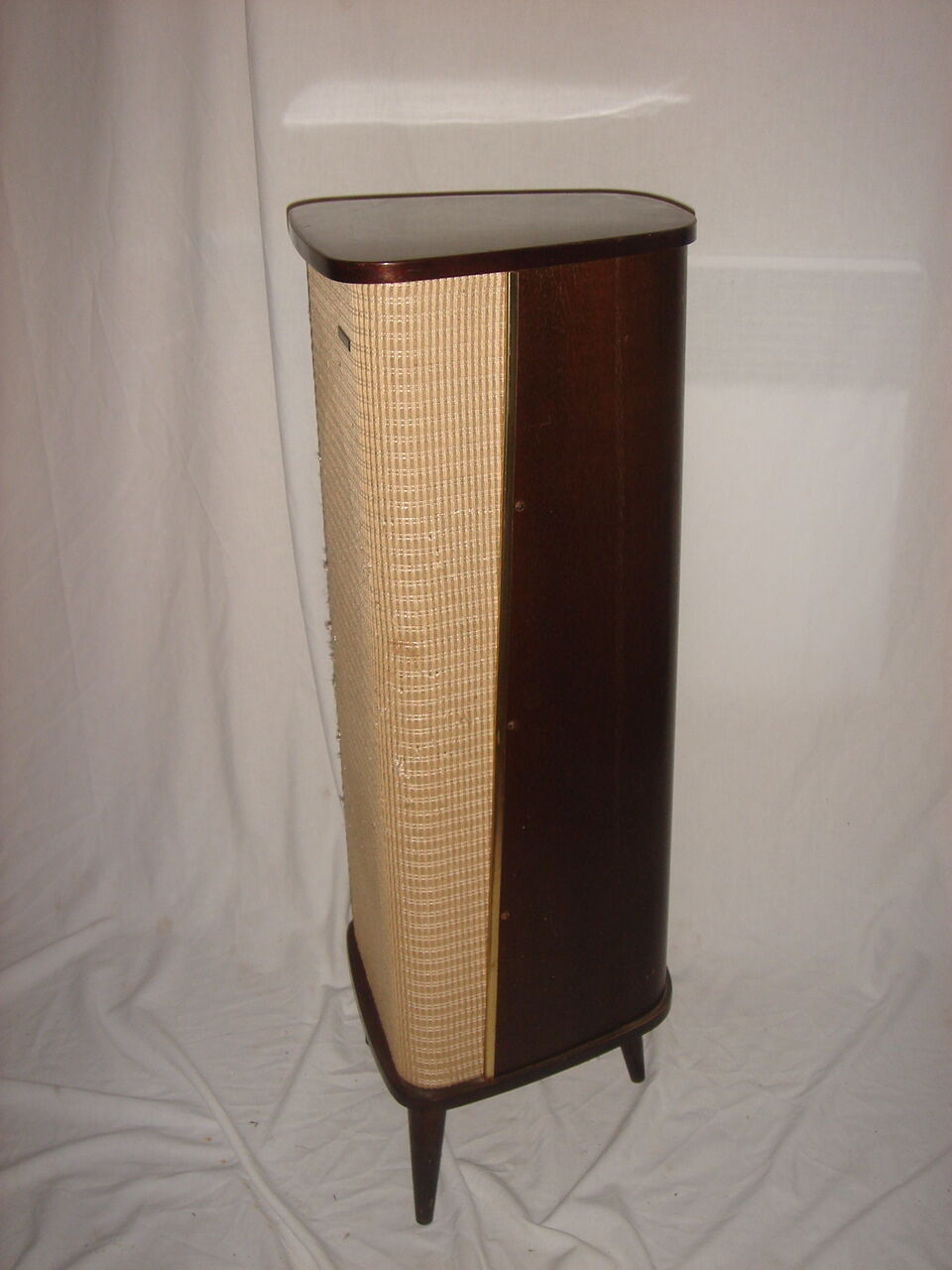 Pregnant baffle for TSF radio from 1960
