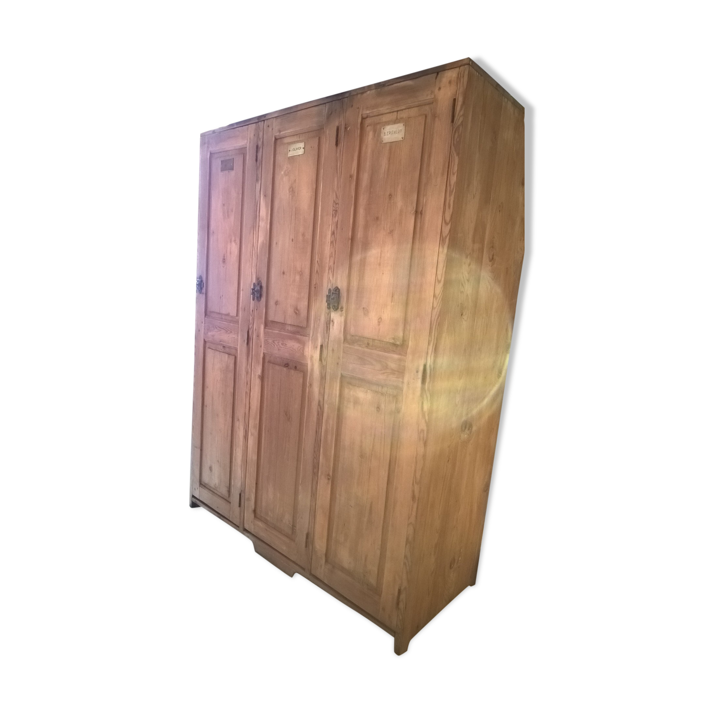 Cloakroom in coated solid wood