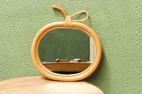 Paire de miroirs pomme en rotin