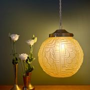 Suspension globe vintage art déco en verre dépoli jaune