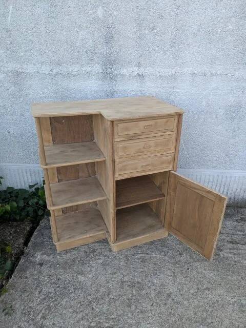 Meuble asymétrique
