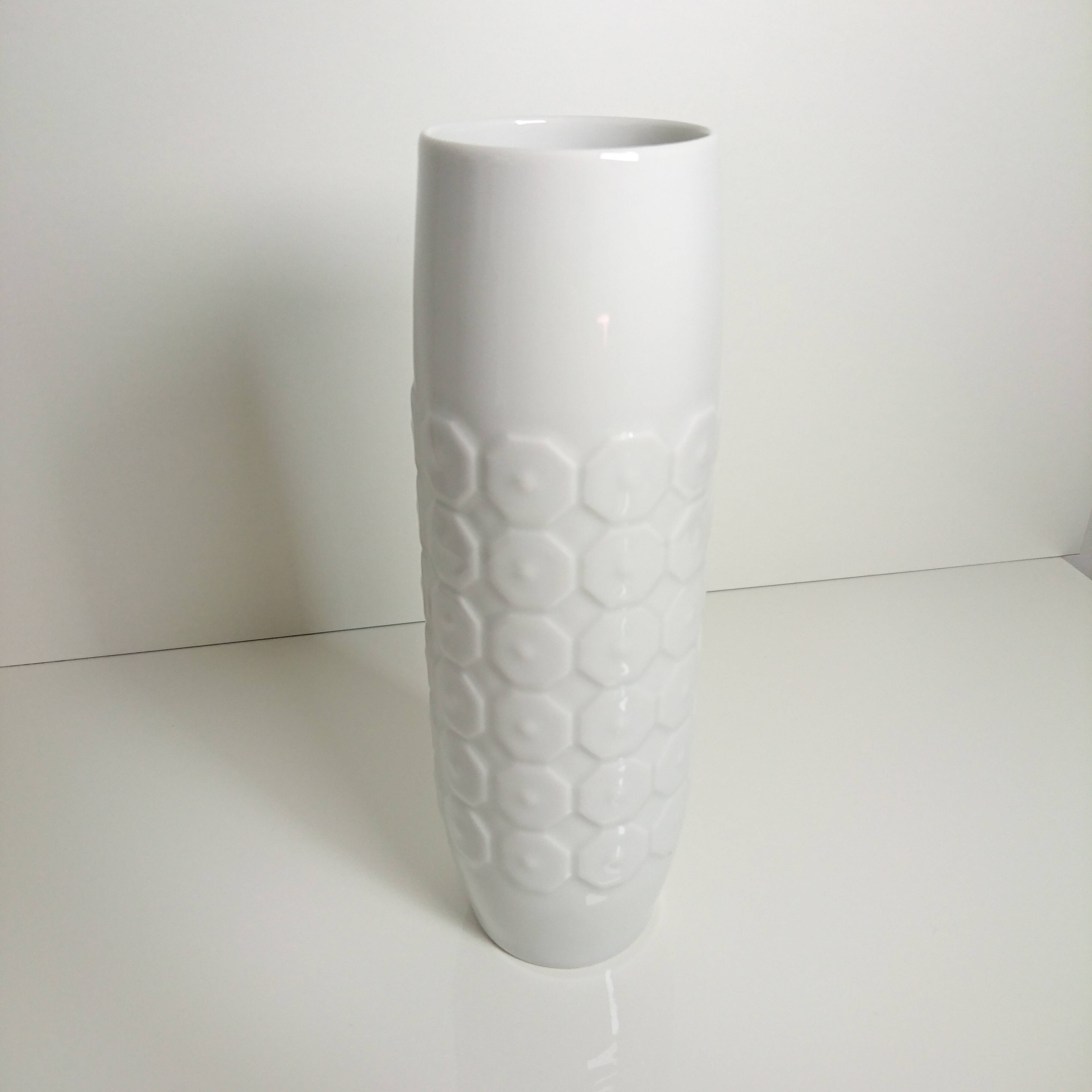 Porcelain vase Hutschenreuther Hohenberg Germany white.