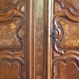 armoire Louis XV galbée du XVIII ème