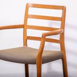 Fauteuils JL Moller modèle 68 en chêne avec tissu d'origine. Fabriqués au Danemark vers 1990.