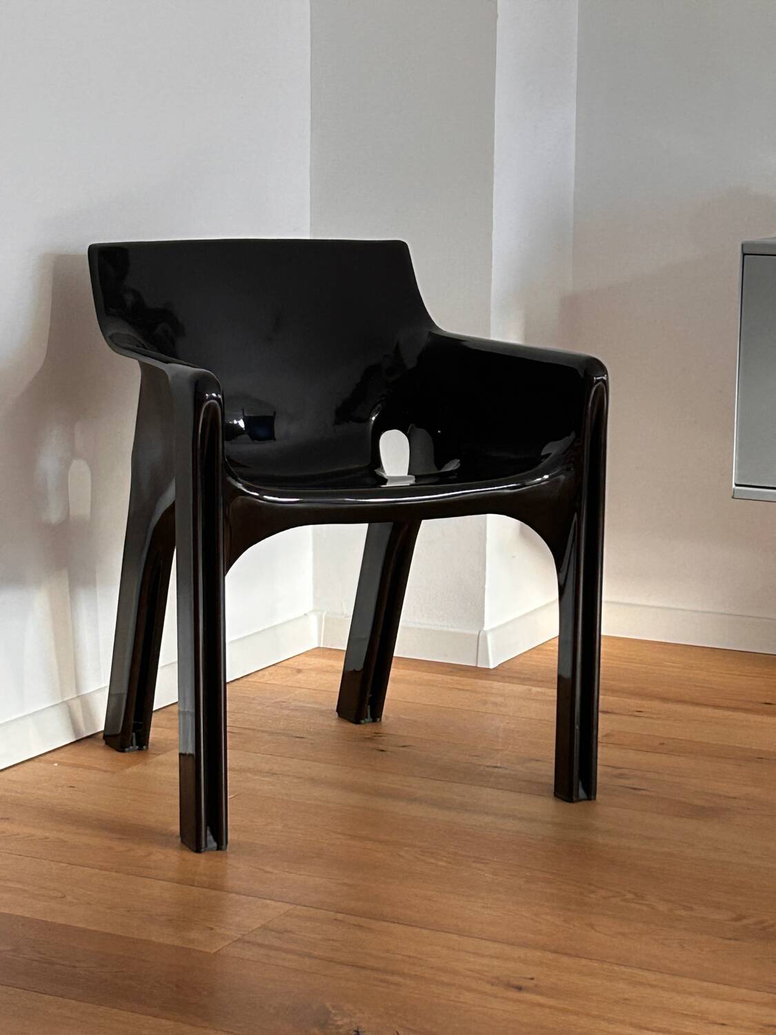 Vico Magistretti Gaudi Chair Artemide Brown 70s