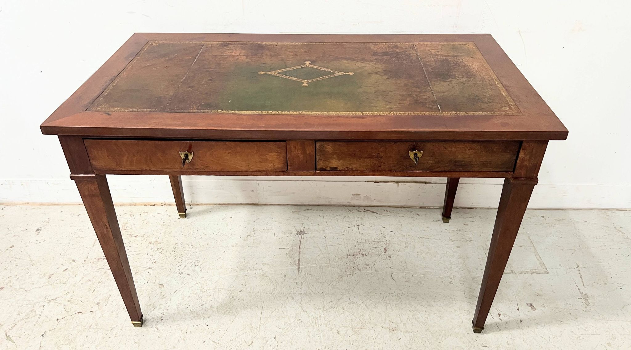 Louis XVI style desk in mahogany and veneer, 20th century.