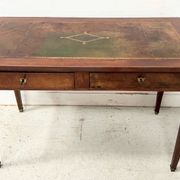 Louis XVI style desk in mahogany and veneer, 20th century.