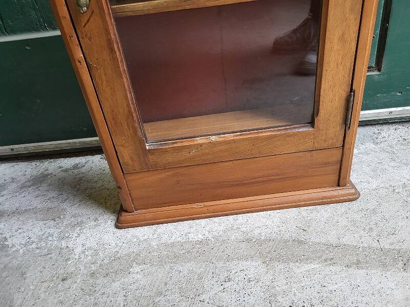 Vitrine 1 porte en bois exotique
