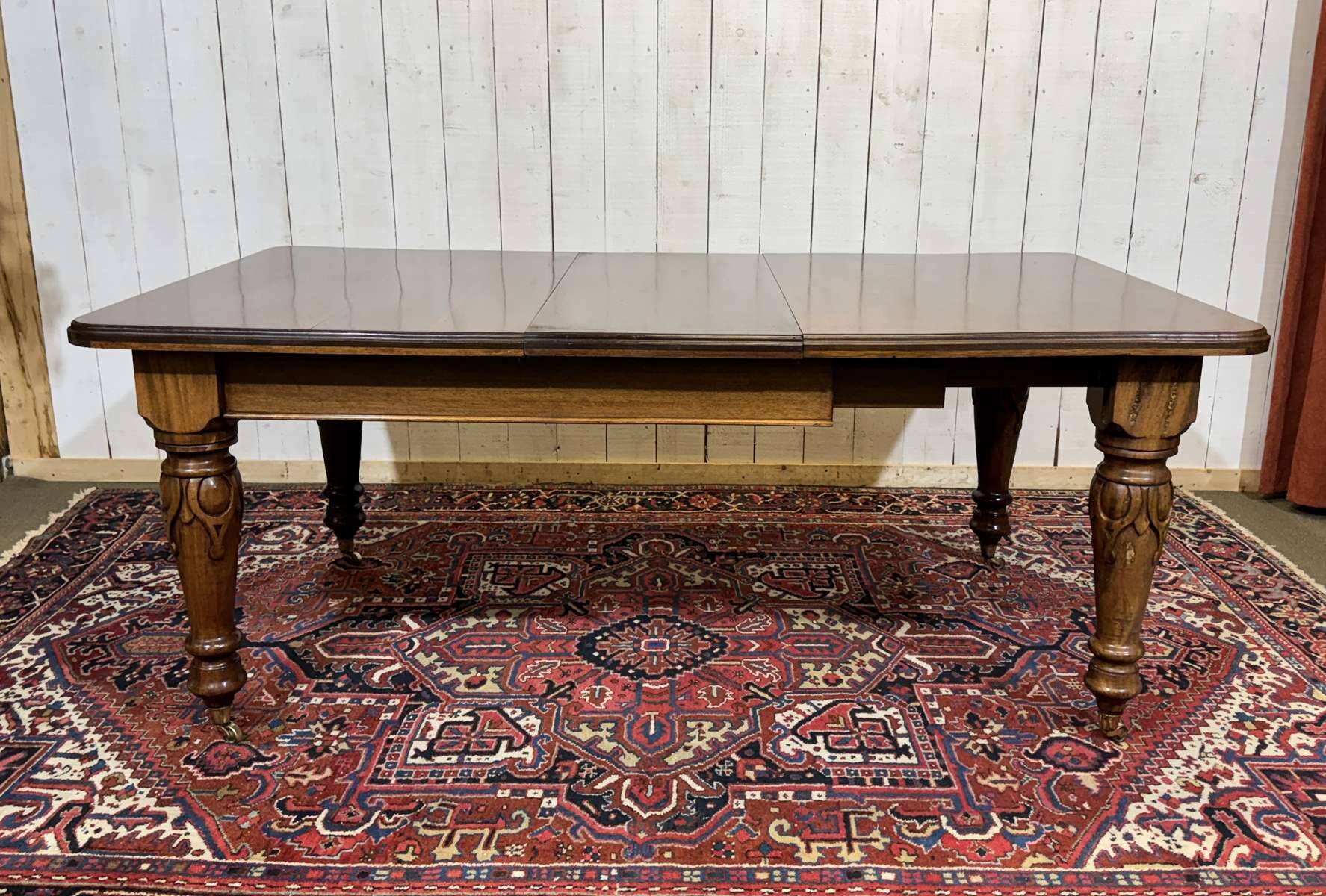 Victorian-style mahogany English table with 3 extensions.