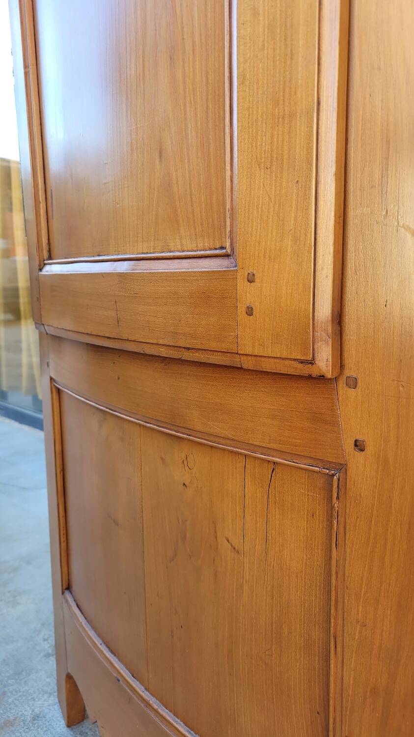 Corner glazed corner cabinet in old cherry wood 1900s